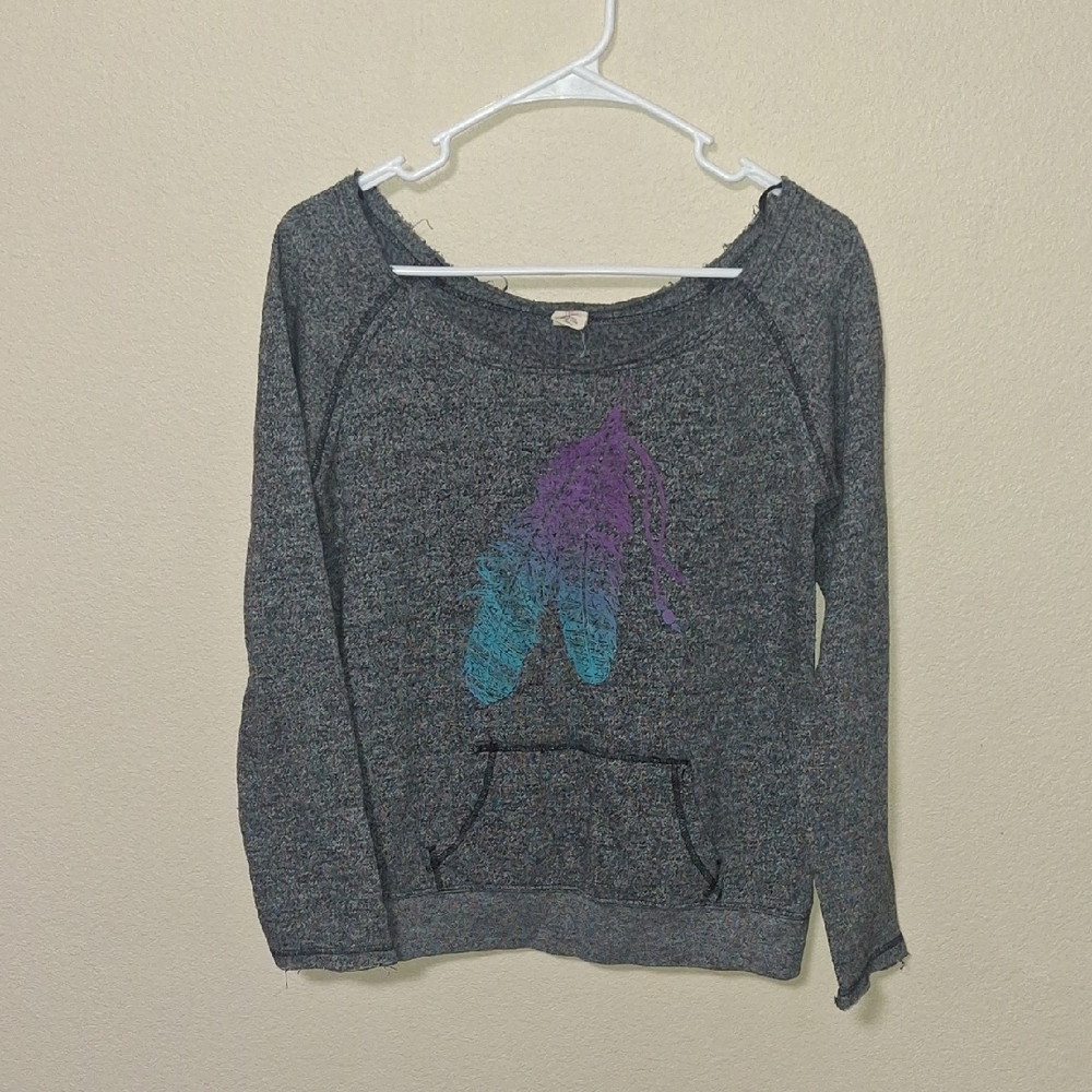 Empyre Gray Top with Purple and Blue Feather Design